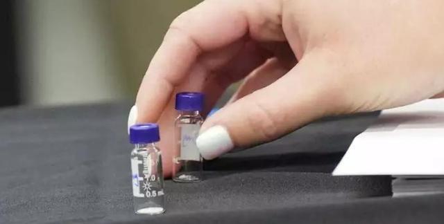 一张传单放倒两壮汉！美国毒品新战术，中国也发现类似物！美国得克萨斯州最近出了件让