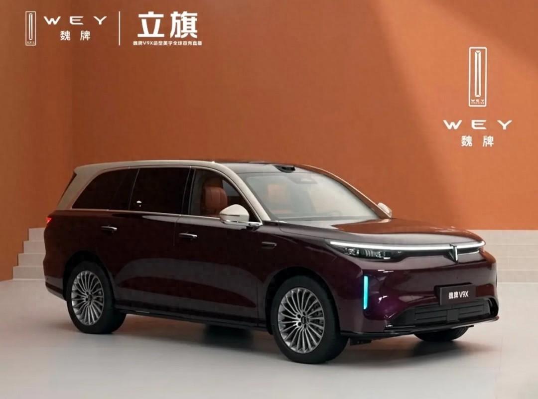 魏牌V9X实车亮相，800V平台+400km纯电，能成爆款吗？最近魏牌可太会搞