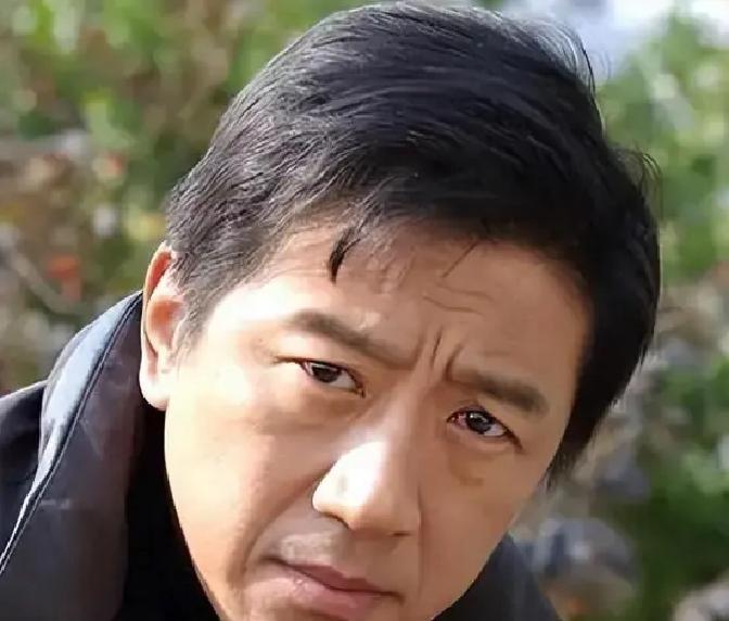 丁勇岱在《人世间》拍了128天，拿到手90万片酬。同组一个年轻演员，戏份没他三分