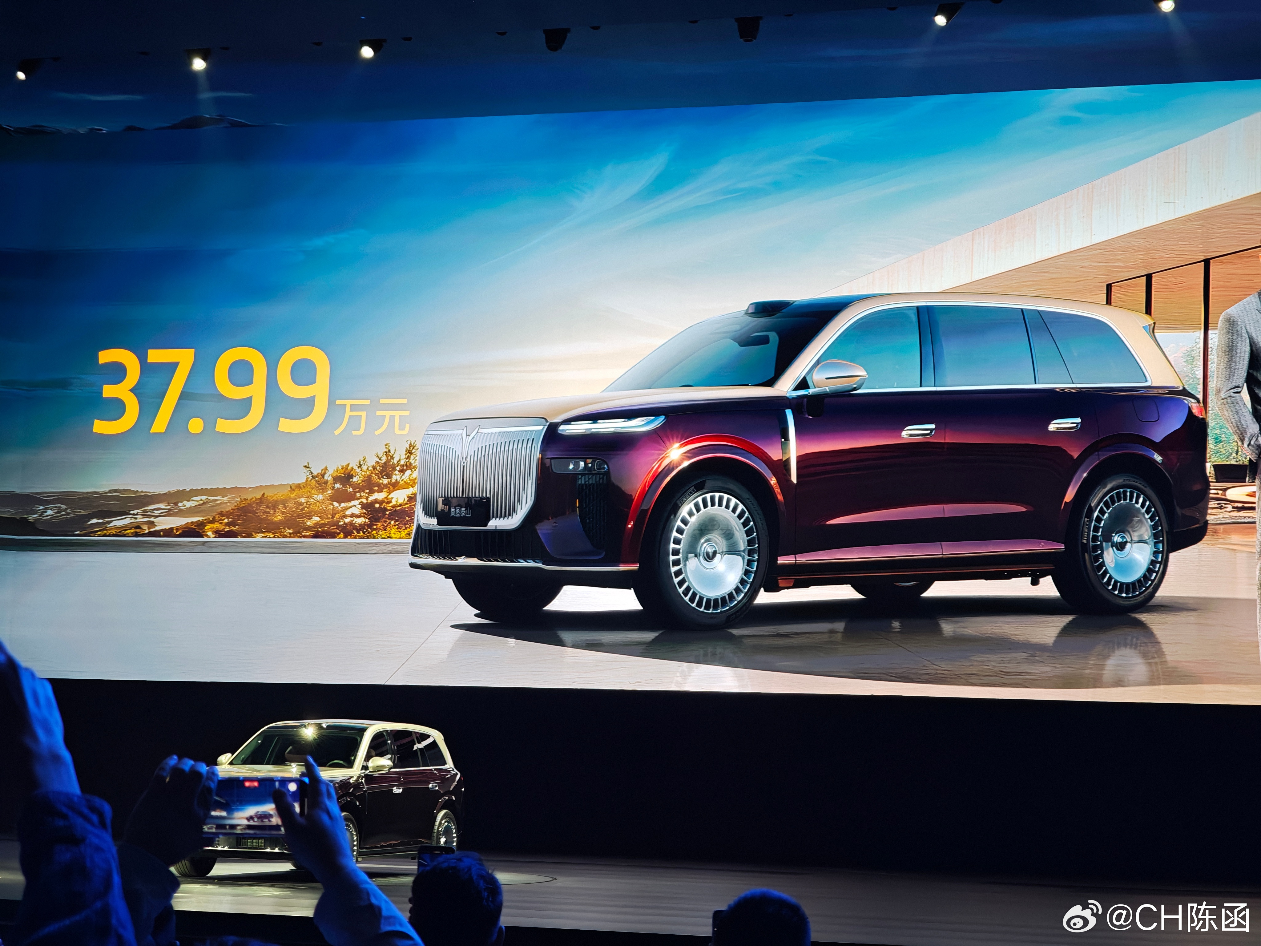 37.99万！！！三腔空悬！标配！！65度大电池+800V+5C超充，华为乾崑智