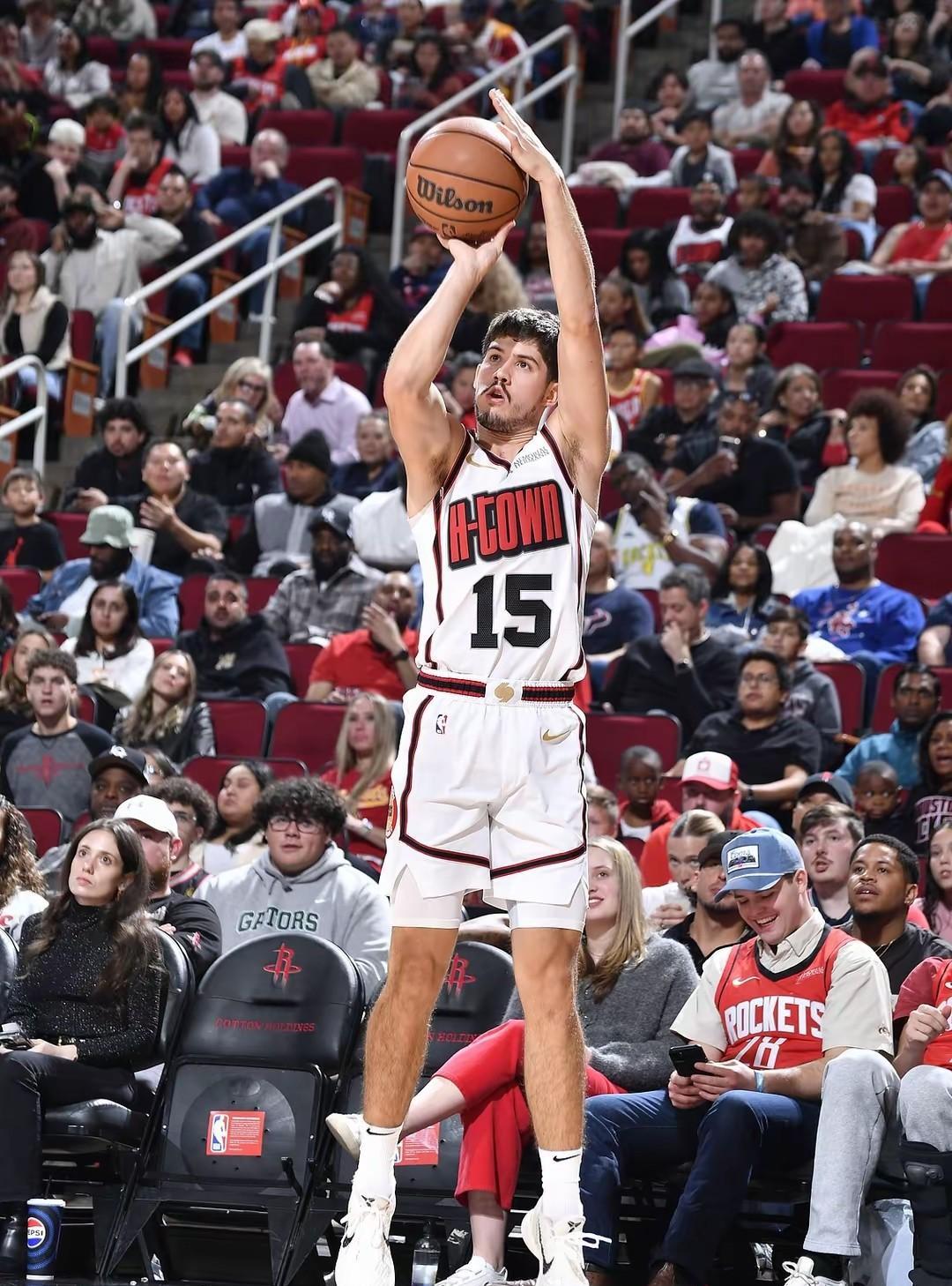 帕金斯发推:谢泼徳越来越好，敢于出手是最好现象NBA季前赛，火箭140-127