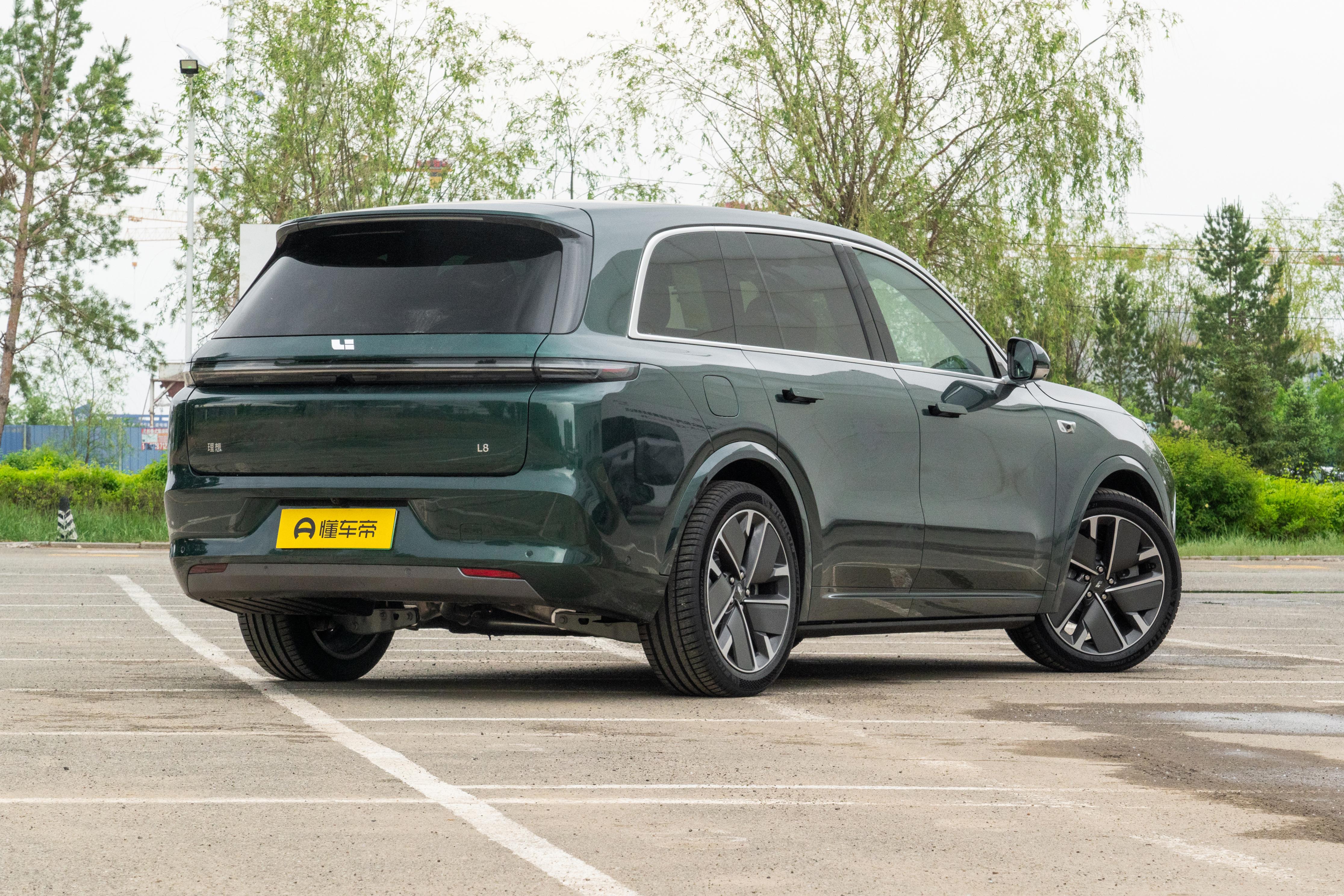 说真的，现在的增程SUV市场，像极了十年前卖手机那会儿：华为、小米、理想、智己，