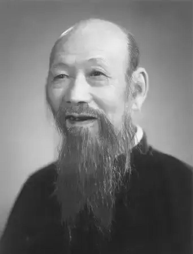 1931年，醉心于杭州美景的宋美龄，大手大脚带着母亲消费一万三千元，可等她拿着单据找到当地负责人报销