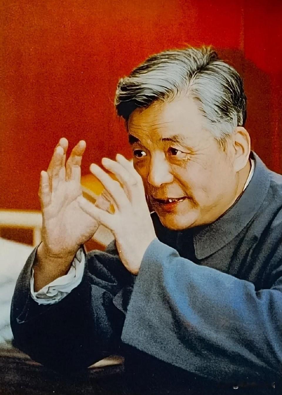 1986年6月，邓稼先在301医院向记者介绍原子弹研制过程，这是他生命最后时刻的