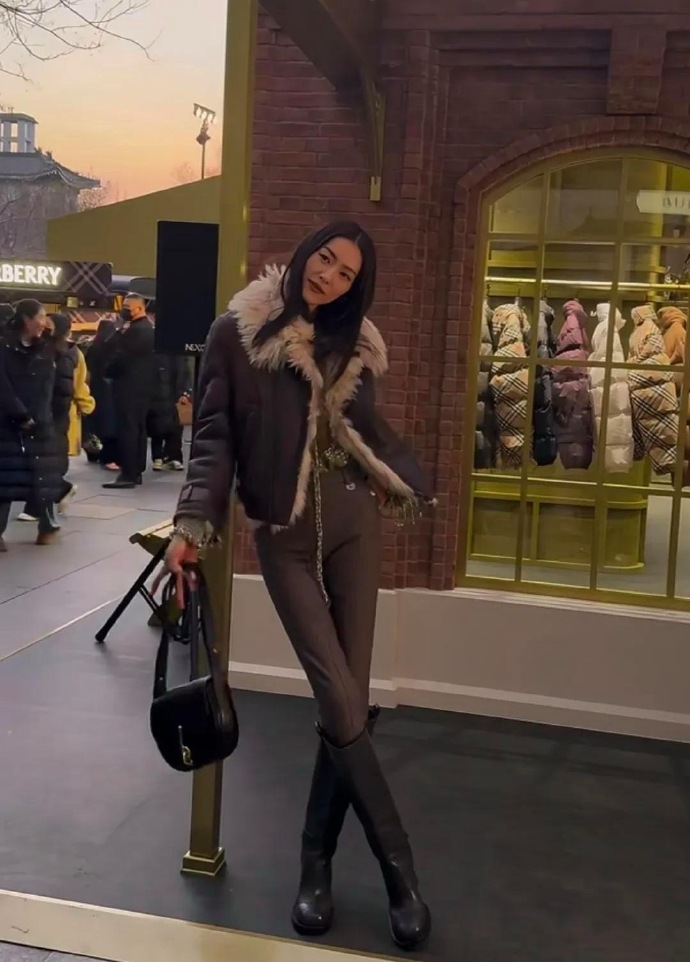 看很多人说刘雯是个大美人，不知道有没有人跟我一样，完全感觉不到她的美，可能是我的