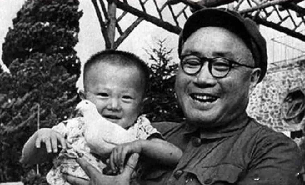 1986年10月7日，刘伯承在北京病逝。他临终前对妻子和孩子说：“杀害小华北的凶