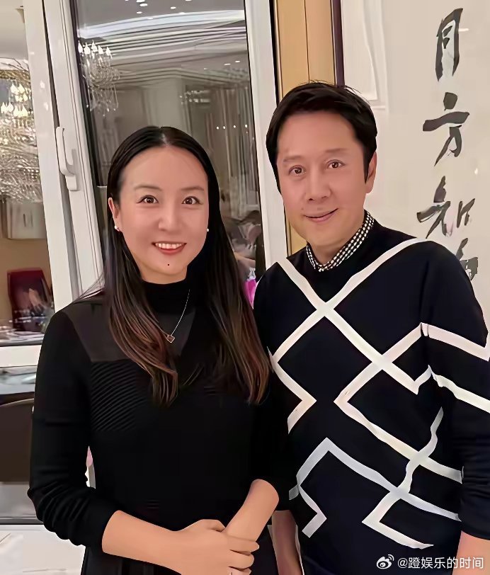 蔡国庆妻子秦娟一直低调隐身，多年不露面也不蹭热度，反而让这段婚姻更有话题度。很多