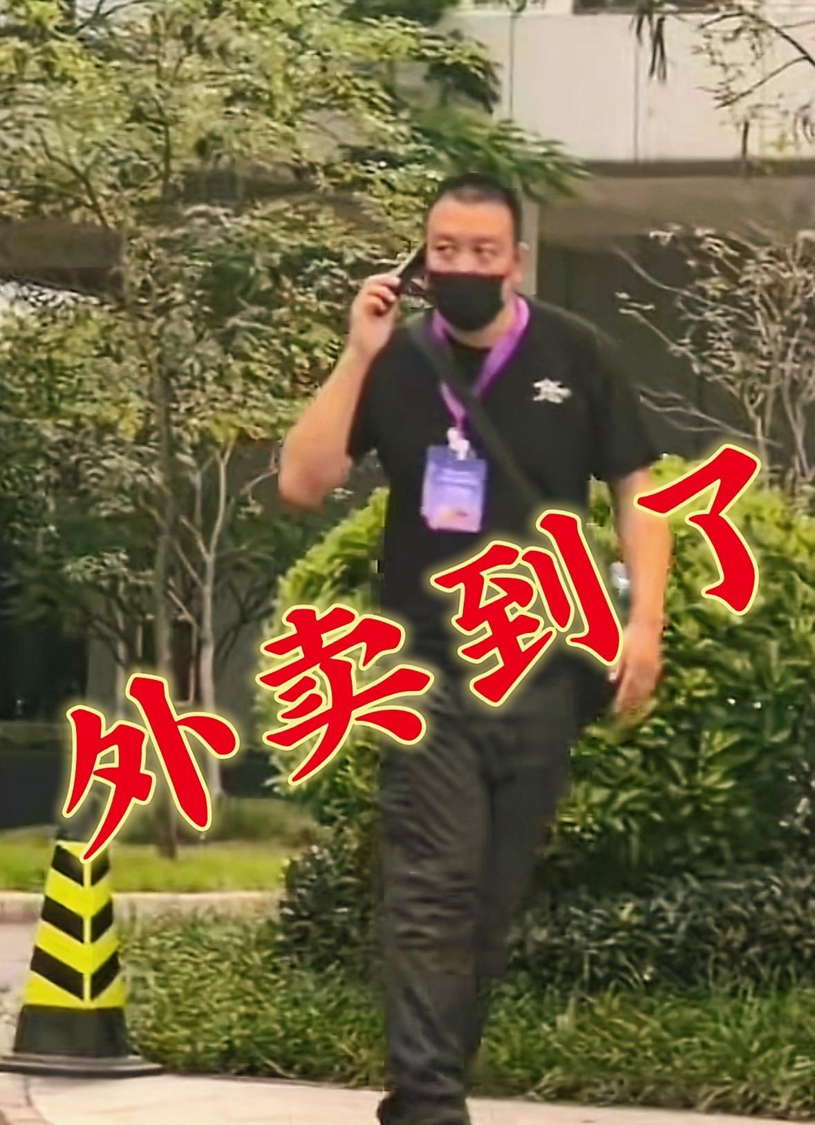 董宇辉在广西，生物钟被打乱了，必须早起。这突如其来的行程变动，彻底颠覆了他以