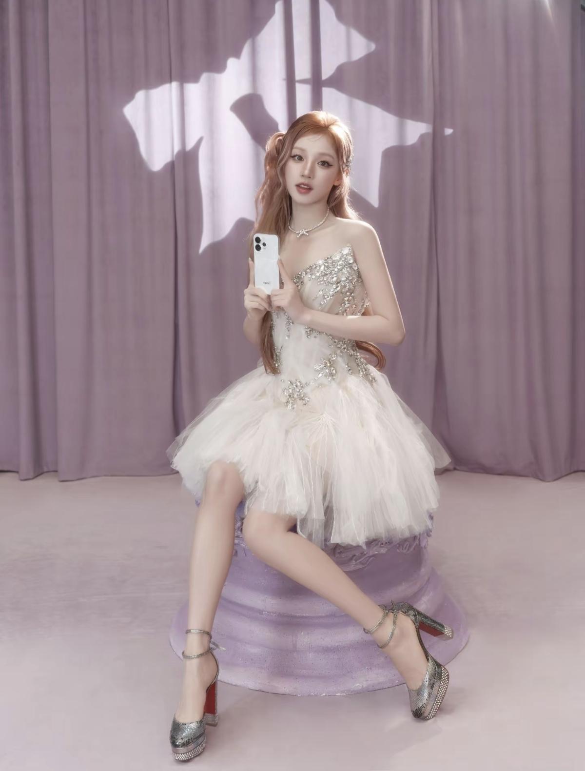 是舞台上独当一面的唱跳女王，也是会把“你开心就好”挂在嘴边的真诚女孩，蕾丝与泥浆