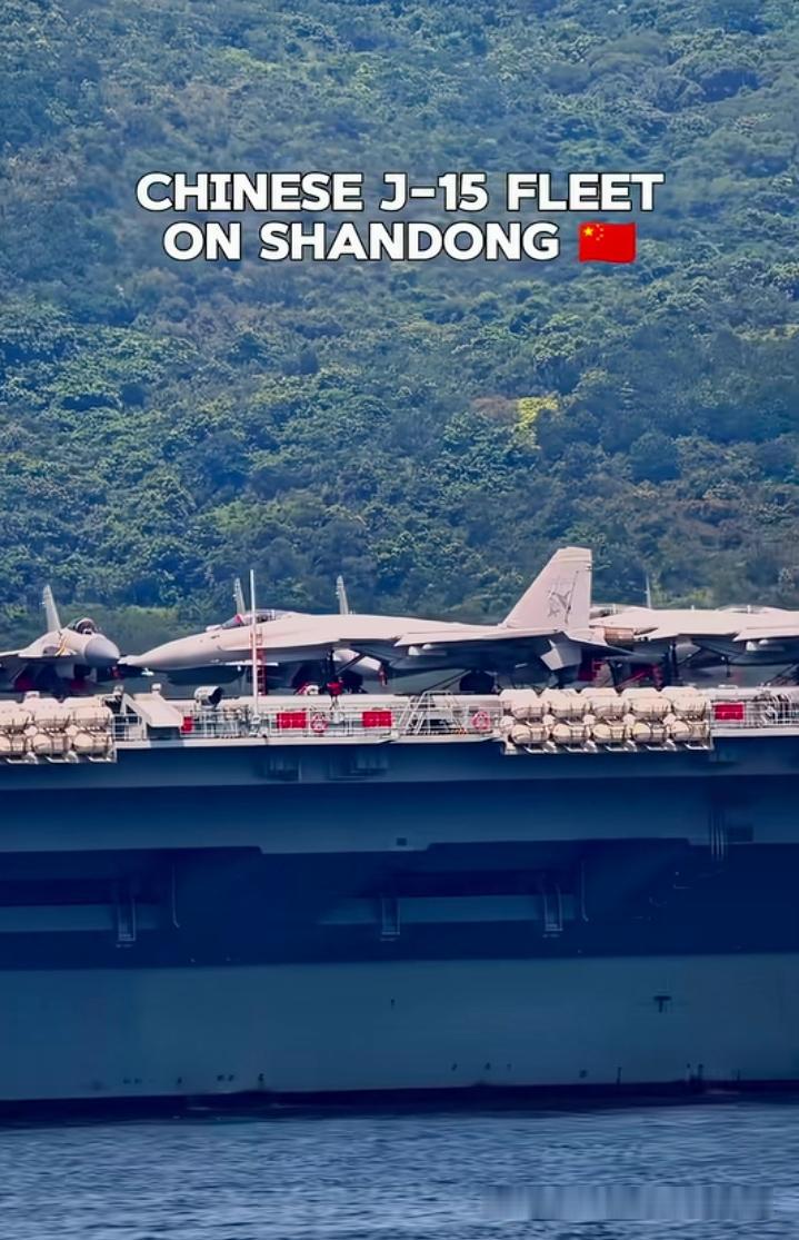 6月22日，央视军事网站公布了一组山东舰近距离接触的照片，歼一15舰载机停满甲板
