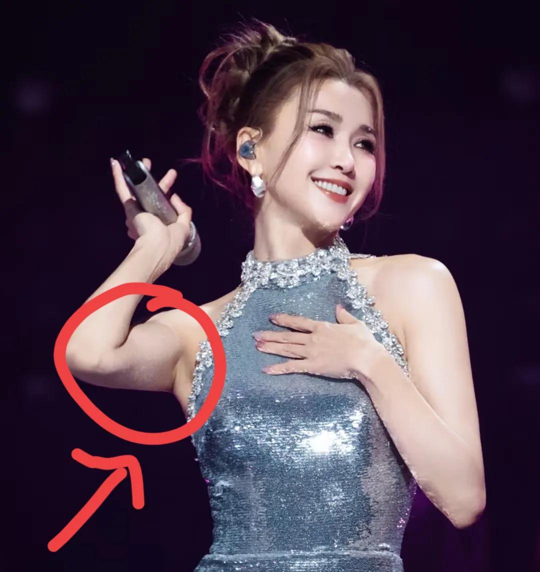 佩服歌手王蓉的直截了当一句话一下子揭开娱乐圈的一块遮羞布本来不喜欢王蓉，到现