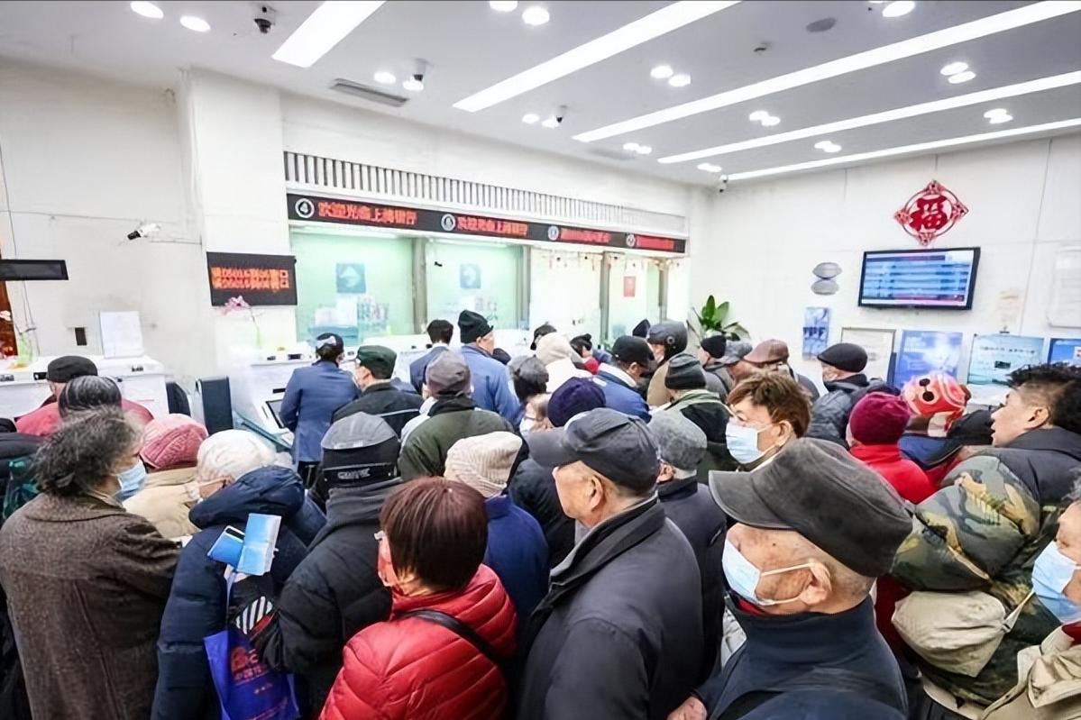 如果存款人去世了，子女该怎样把钱支出来呢？不管是多少钱，如果你手里有凭证，有