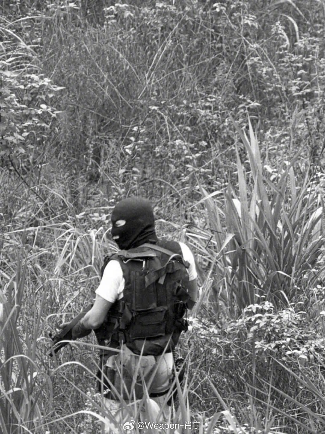 烽火问鼎计划照片中的历史1992柴湾大搜捕——香港警察飞虎队围剿珠宝劫匪。香港