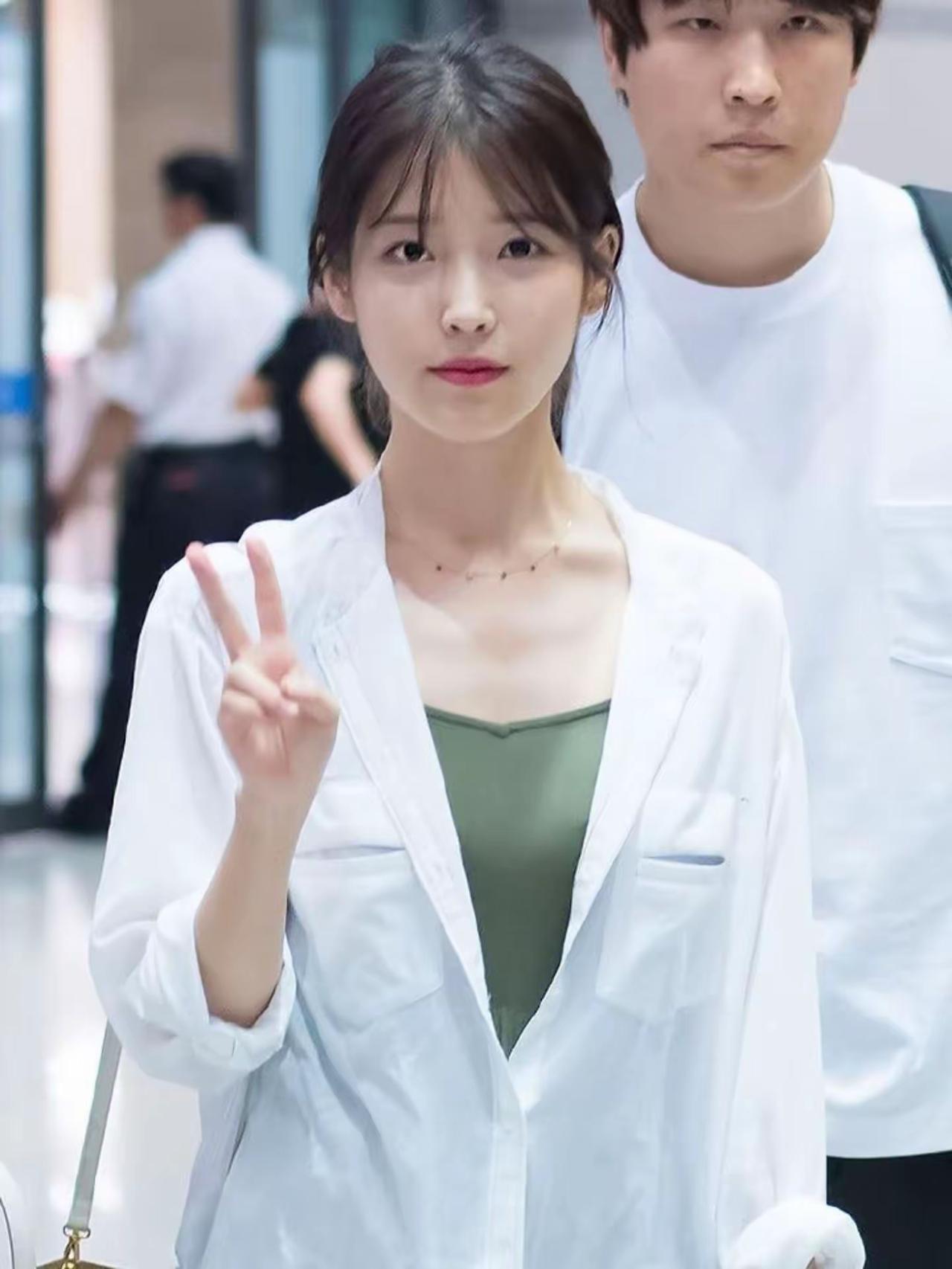 你喜欢哪一种气质的美人?IU李知恩这种感觉像春天，邻家小妹的感觉温婉大方