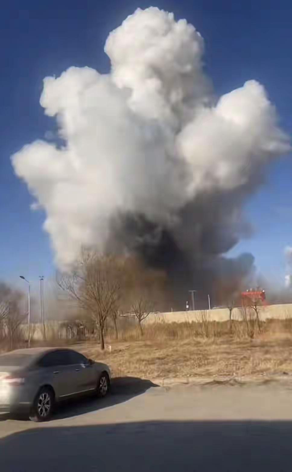 内蒙古包头一工厂发生爆炸周边地区有明显震感，当地：消防已救出5名伤者1月18日