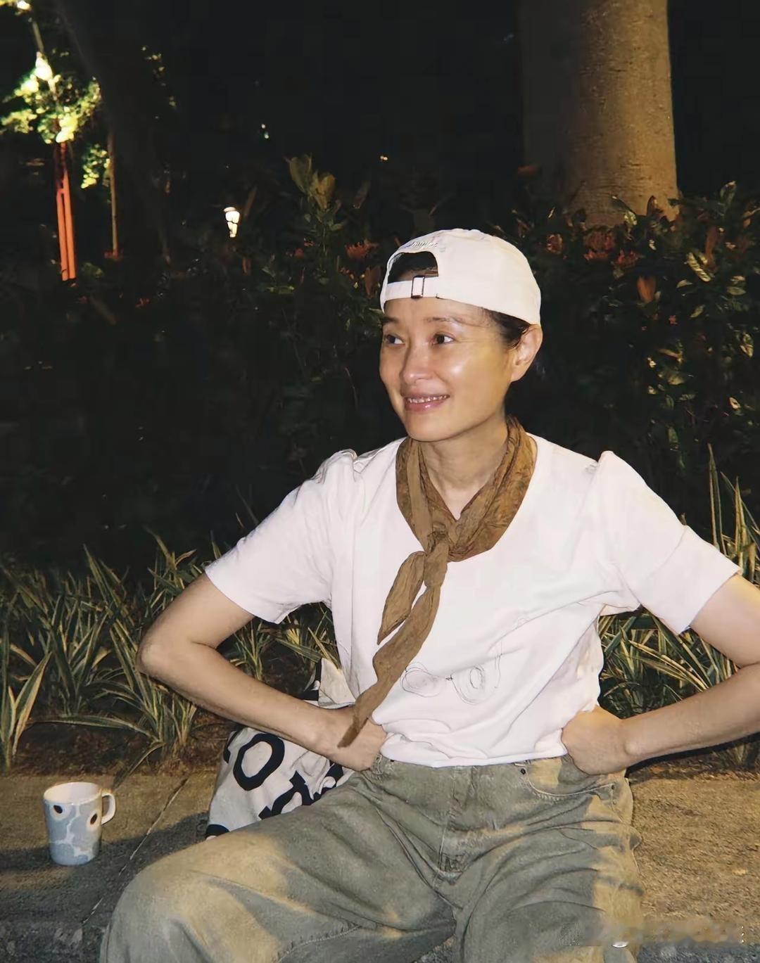 吴越的这组最新夜游照，让人心里莫名地平静。这样的状态真好，好的生活状态就是自己会
