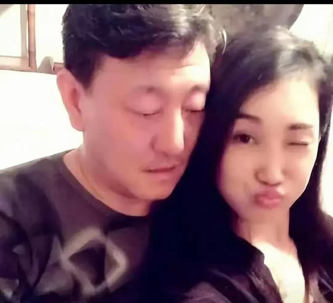 许凯出轨我忍了，年轻人谁还不犯个糊涂的时候。但一把年纪的韩磊也犯这激情错误就不