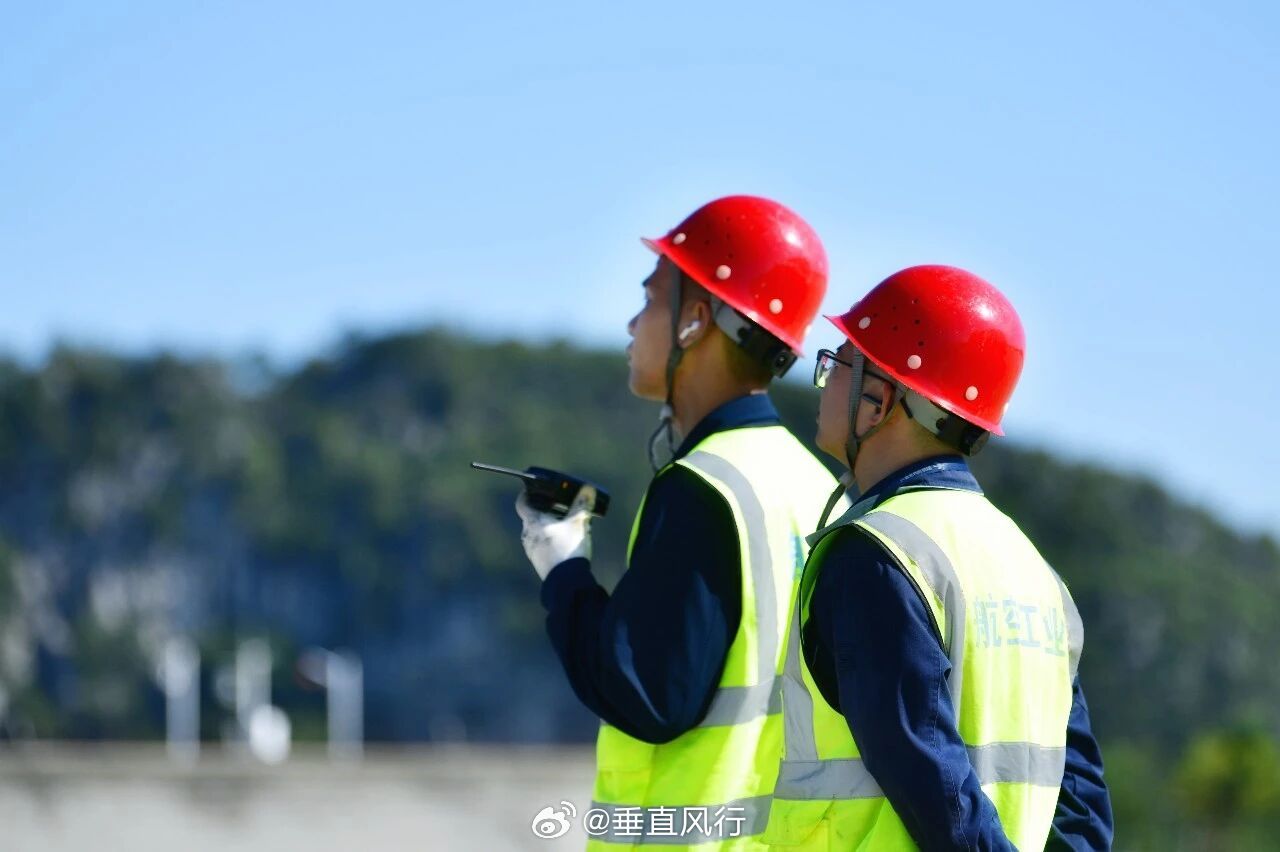 官泄某型机：航空工业直升机所今天刊登题为《逐风破界志在凌云——直升机所新构型技