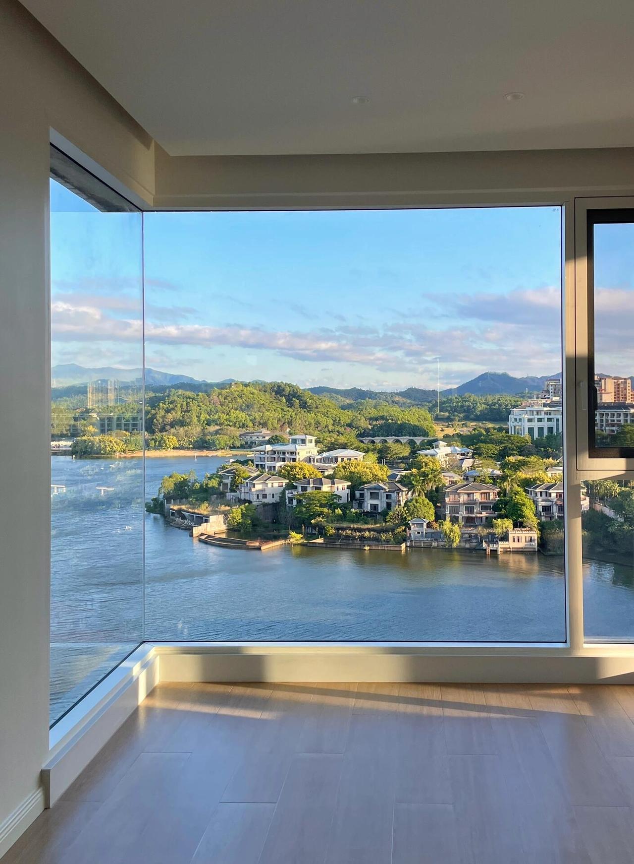 为了一扇窗，在小城市买了一套背山面湖的房子，已经满心期待夏天窗外的景色了！惠州一