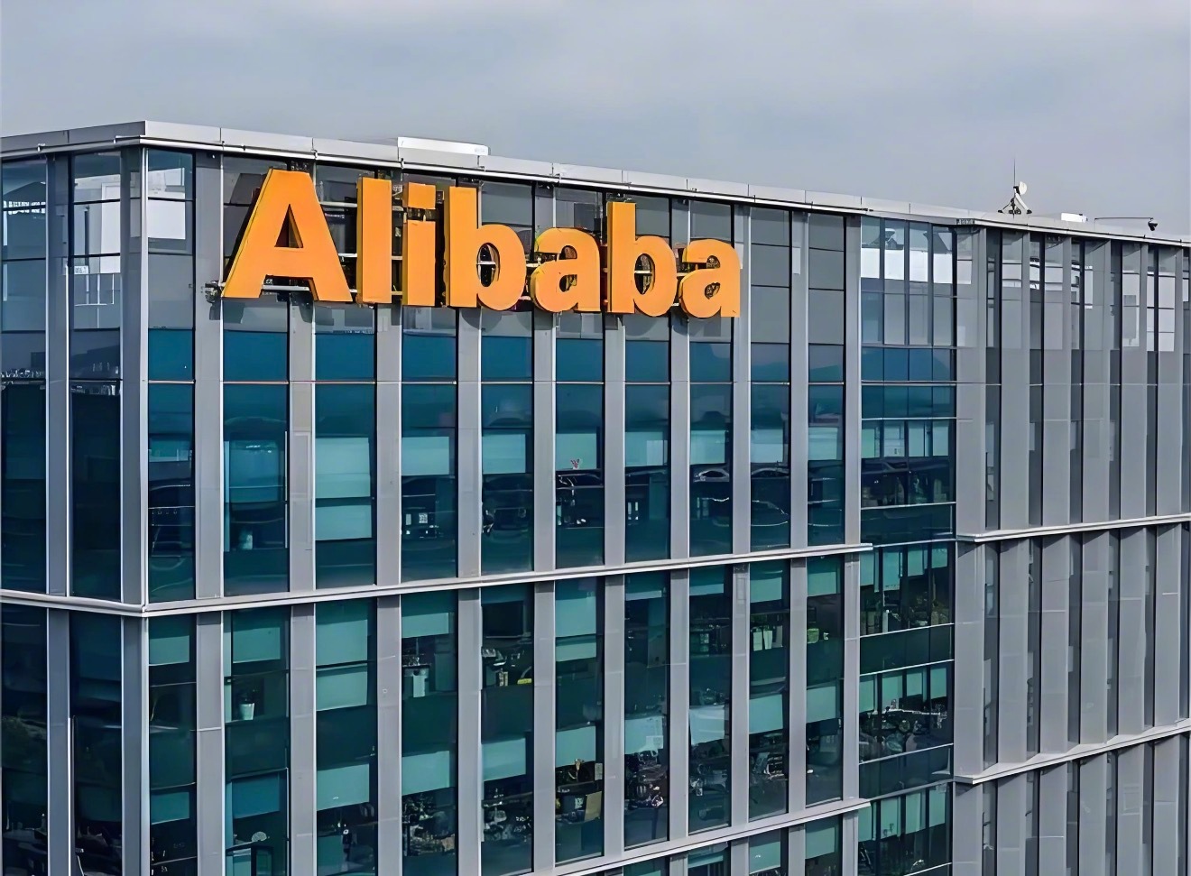 刚刚，阿里巴巴集团发布了2026财年第二季度财报。看了下财报内容，阿里今年股价持