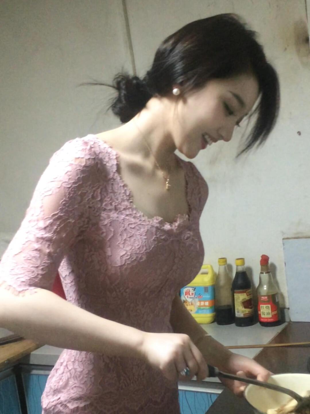 有位博主信誓旦旦地给"二婚女性"指了一条"明路"二婚女最好的归宿，就是找个头婚