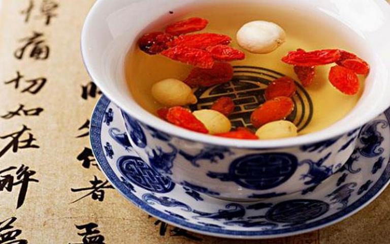 枸杞泡水用“热水”还是“冷水”? 枸杞新泡发, 让男士有效延时30分钟!
