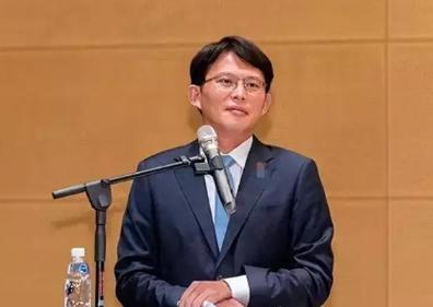 黄国昌今天发火了。一个地方里长退党，嫌党内初选没安排他。这事虽然不大，