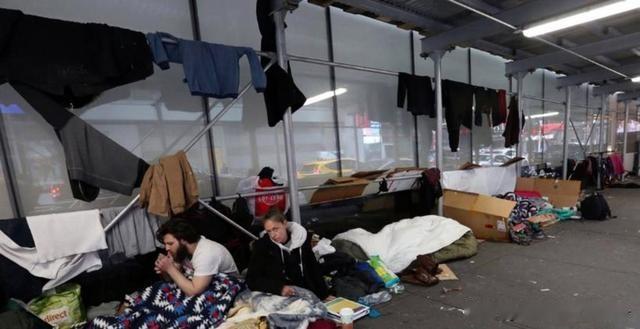 润去美国的人，大概的几种谋生手段。第一种是被挖去的科技精英，拿着资本家给的高薪