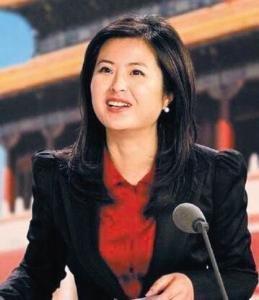 42岁的央视主持人张泉灵辞去工作后，趁着60岁的丈夫不注意，带着存款147万，前