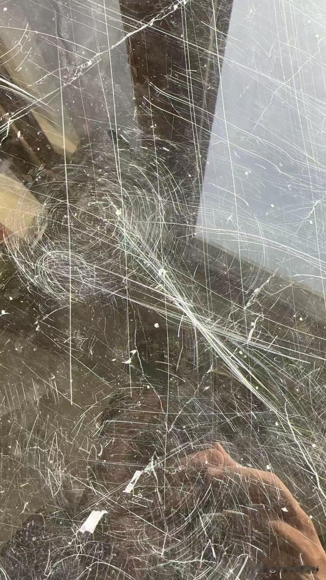 看到你们和保洁公司扯皮，那我就放心了。保洁阿姨拿钢丝球狠擦我家大理石飘窗，我找