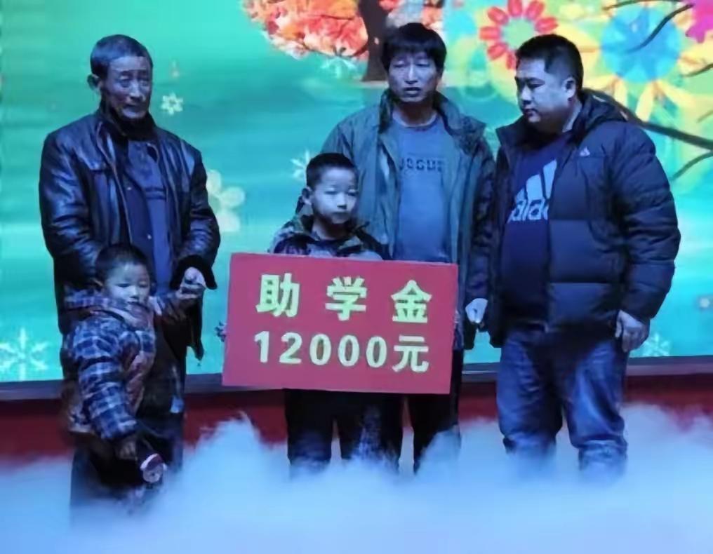 河南男子贷款25万买大货车，让车行老板帮忙担保。可是买完车后，男子却离奇失联，车