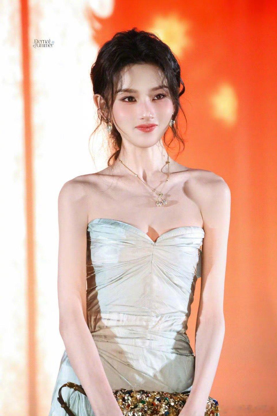 宋祖儿美到发光！｜宋祖儿