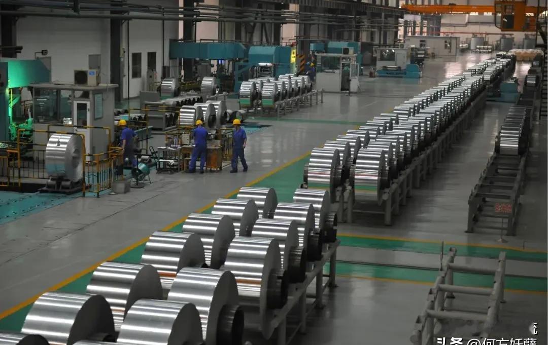 中国铝产量全球第一，外国耗电追不上，关键金属被卡脖子。中国年产铝4500万吨，