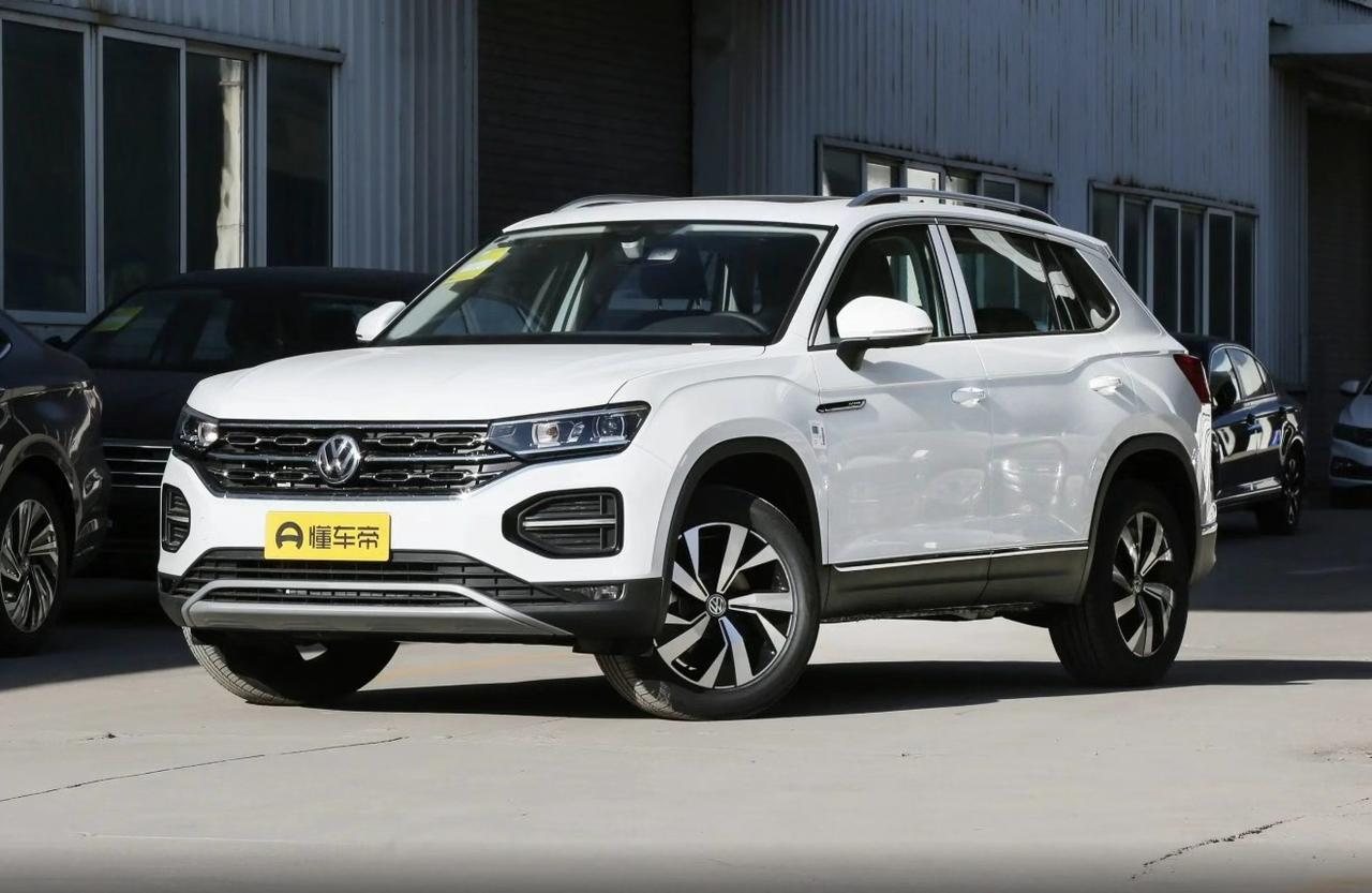 如果你最近在看10万出头的合资中型SUV，大概率绕不开大众探岳。它销量高、保有量