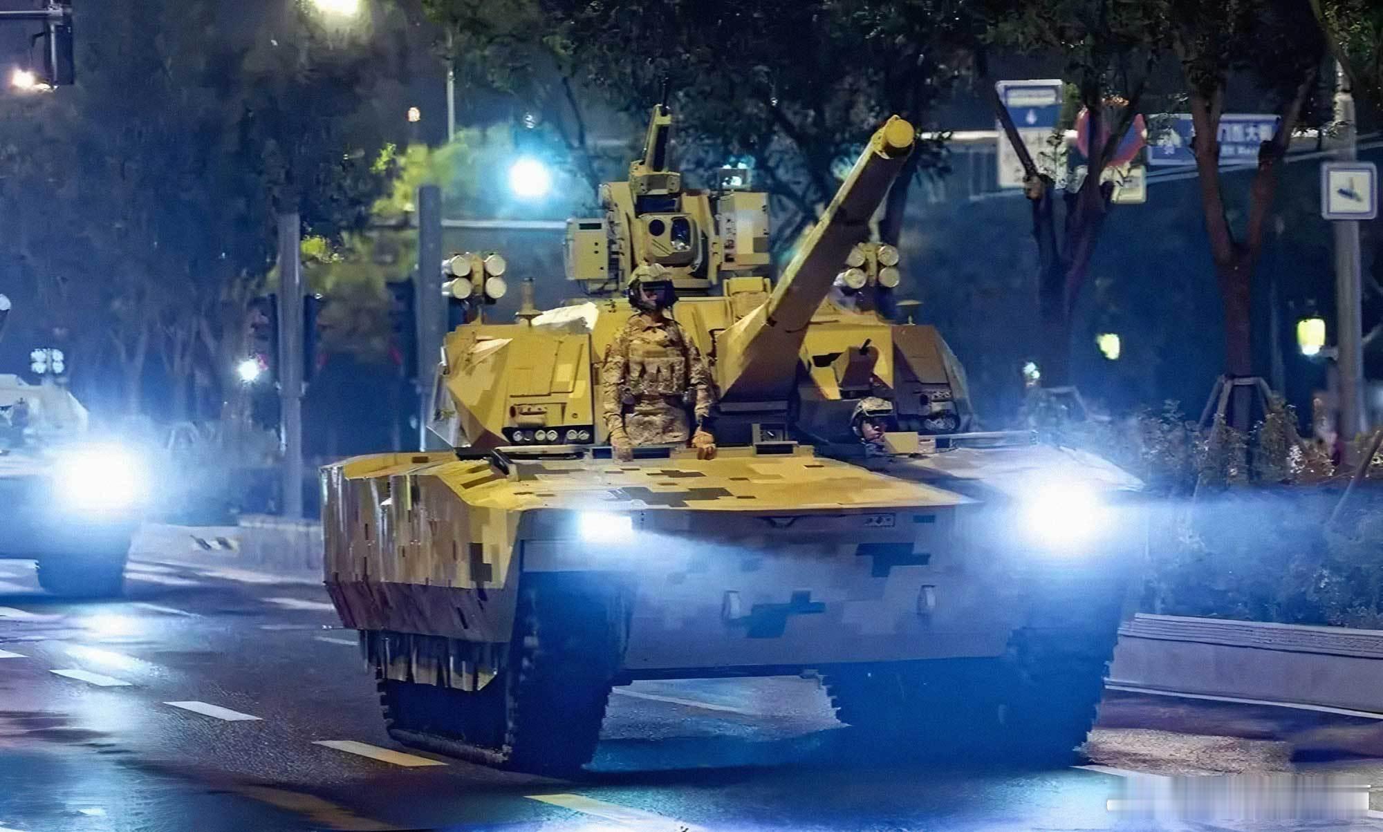 确实是军迷变军盲，只能转转图，啥也不懂讲。只晓得是能上绿牌的，有ADAS传感
