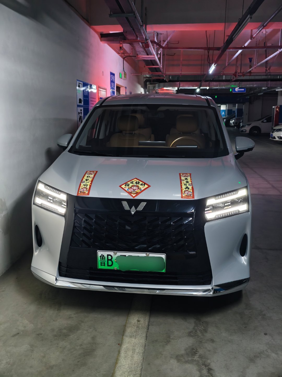 大v聊车搬家神器啊！星光730今天抽空收拾工作室独立沙发、四把椅子还有地毯沙发