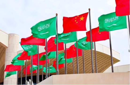 中东土豪们想不通！沙特三次请中国驻军全被拒，阿联酋要建基地中国摇头，伊朗想拉军事