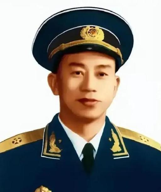 1943年春天，19岁的女译电员和一名男科长同去延安，但在路上，她发现这名男科长