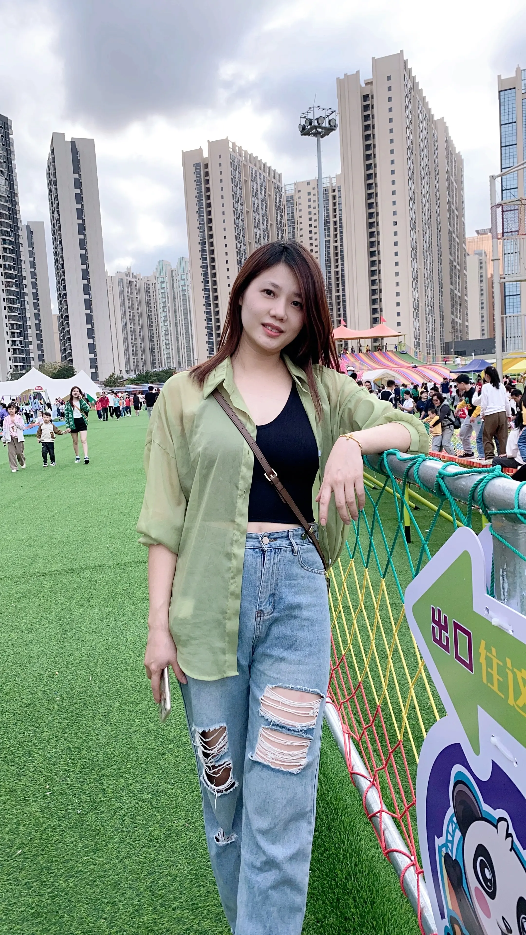 我妈说了谁能把我这条裤子补好，就把我们家养了，那30年的猪送给他😎😎