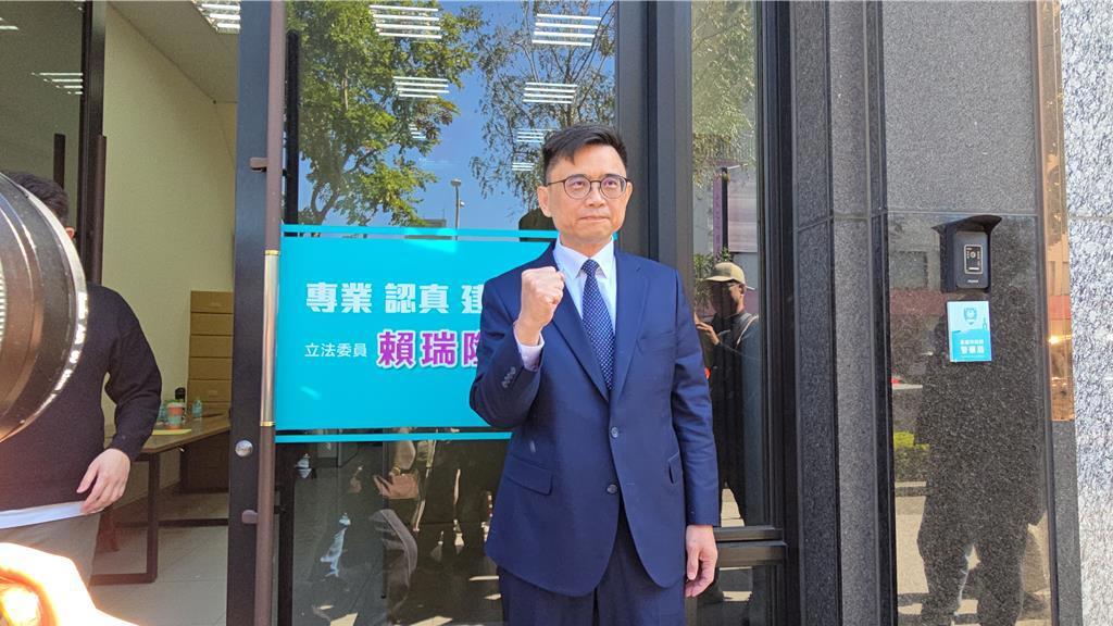 民进党高雄市长初选4抢1战局底定，民进党13日早上公布电话民调结果。先前呼声最高