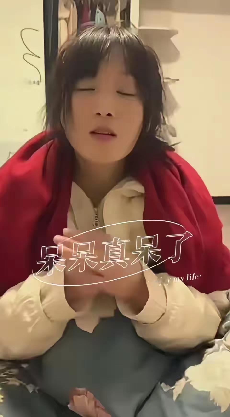 炸了，呆呆家门口直接成广场，网友抬来5头黑猪，有人说12日晚还要歌舞烟花篝火，四