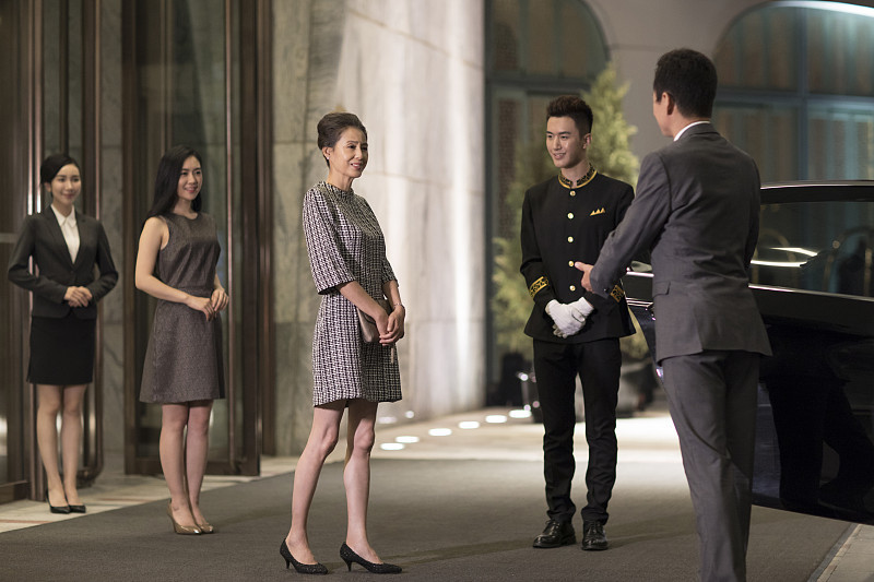 婚外情里有个“魔咒”：靠背叛抢来的人，早晚也会背叛你最近网上有个说法特别火，说“出轨这事儿有个邪门的
