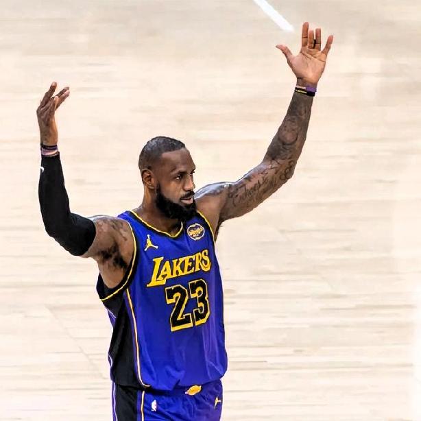 。🔍关键事实-决策时间：2025年6月30日，其经纪人里奇·保