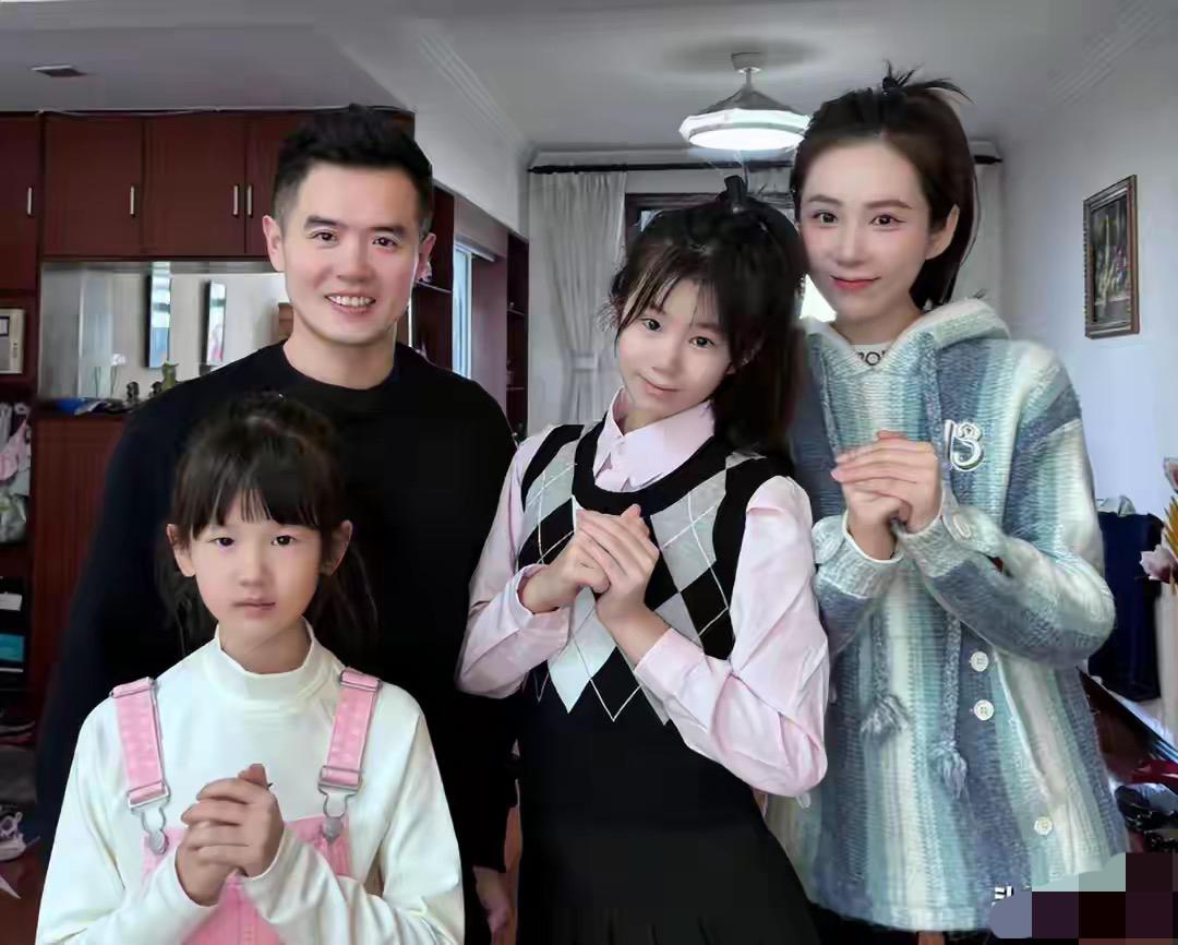 其实，刘国正能够娶到年轻貌美的妻子卢璐，还真得感谢现任国乒副总教练肖战夫妻俩。