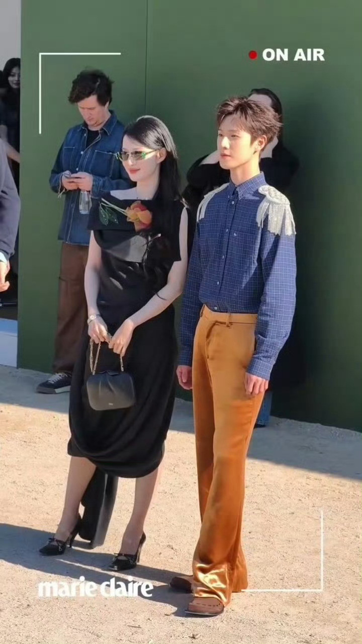 李昀锐、王楚然Dior看秀同框