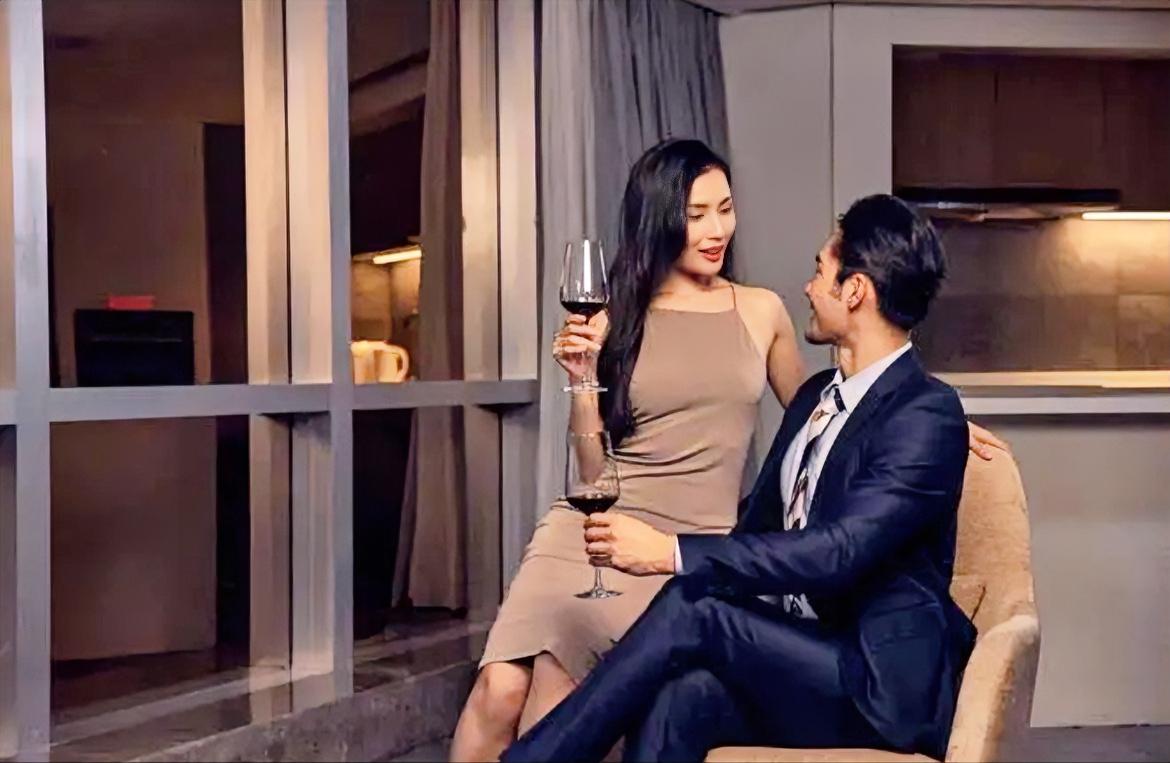 男人有了钱就一定会出轨吗？如果你认为他有钱了就会出轨，那他大概率就会出，这就