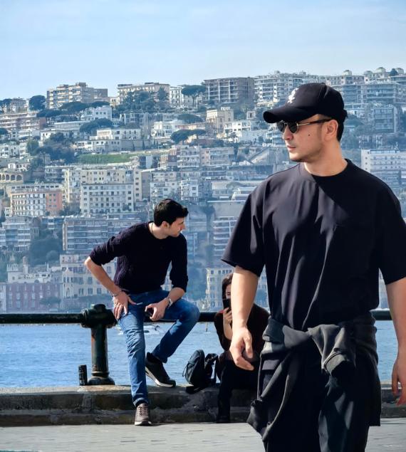 尼格买提还在意大利晒着太阳，谁能想到，他那离了婚的前妻帕夏，身家已经破亿。2