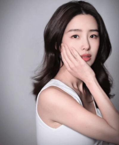 杨采钰剧宣也要挨巴掌爱情没有神话反差感直接拿捏住了😆剧中角色满心委屈无奈隐忍