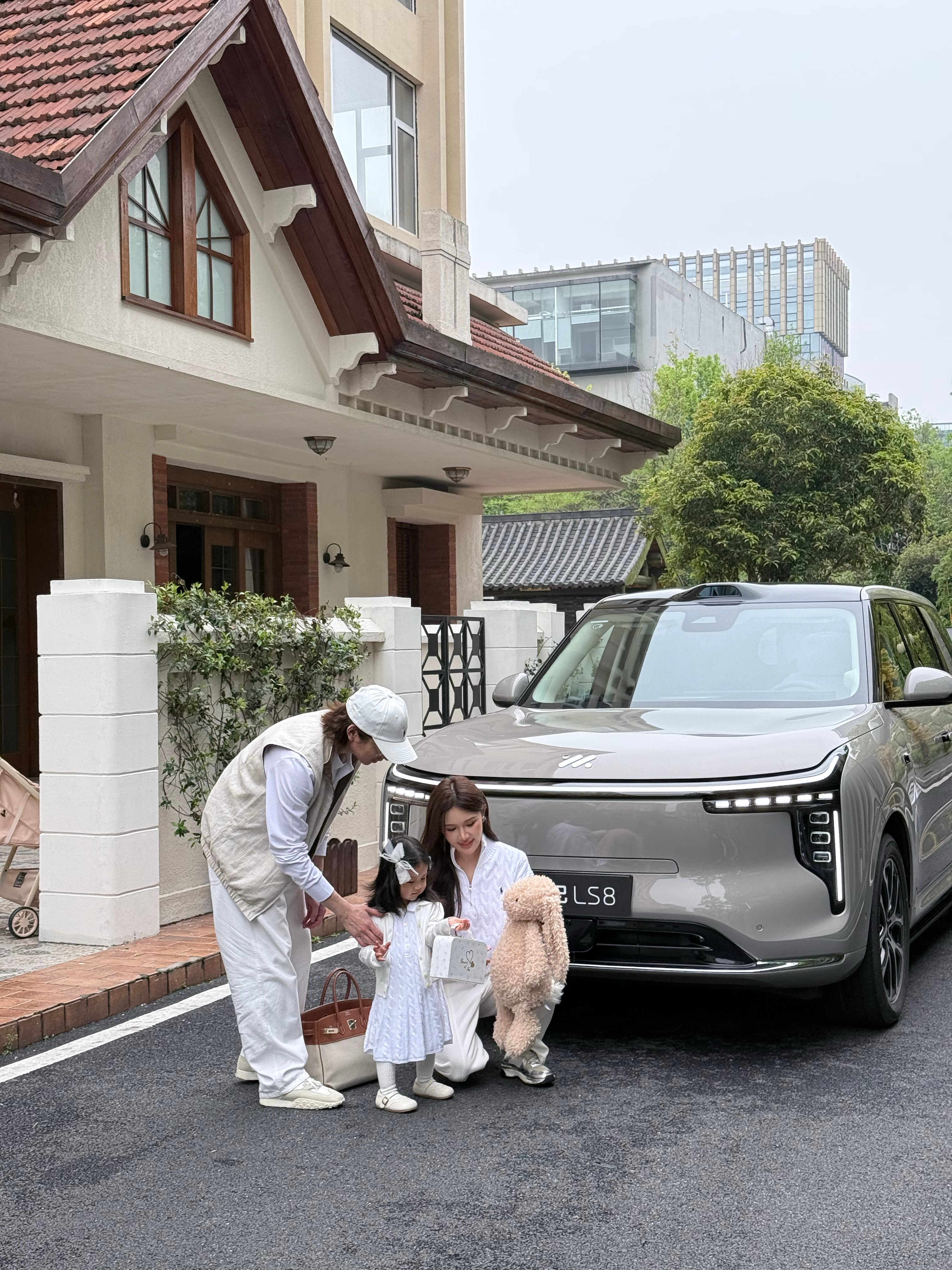 今天拍智己LS8看到的这个画面太美好了爸爸帅妈妈美宝贝乖骗人结婚想生孩子系列杭