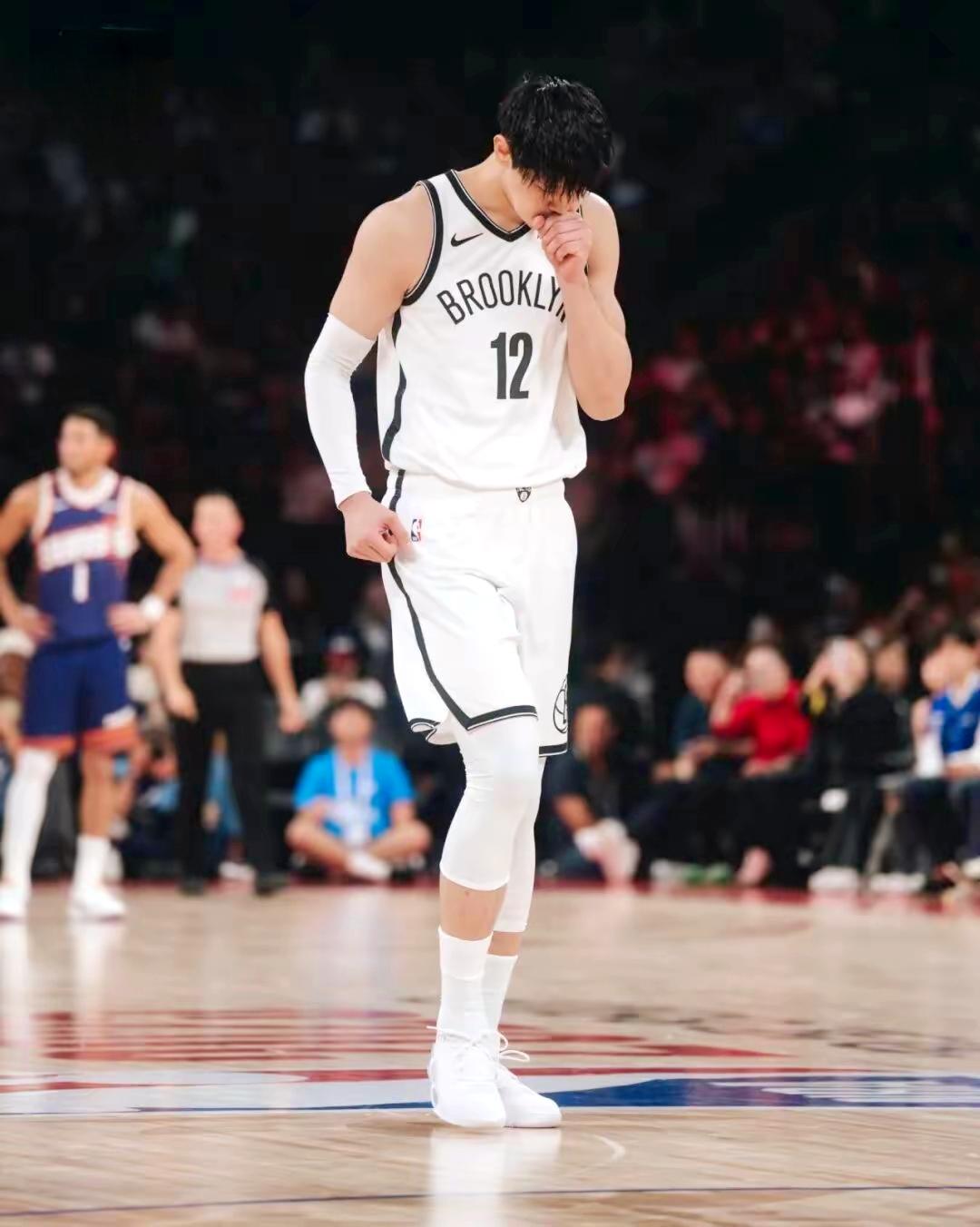 曾凡博真争气，首钢积极寻找曾凡博替身外援曾凡博和篮网签了合同后，感觉好像是被